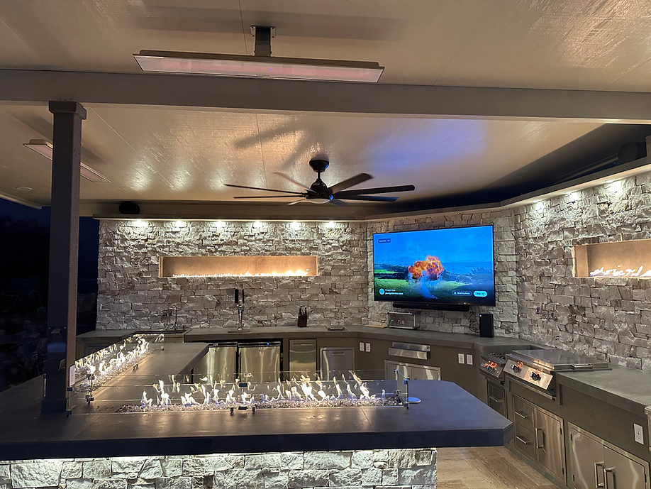 Outdoor Kitchens & Grills